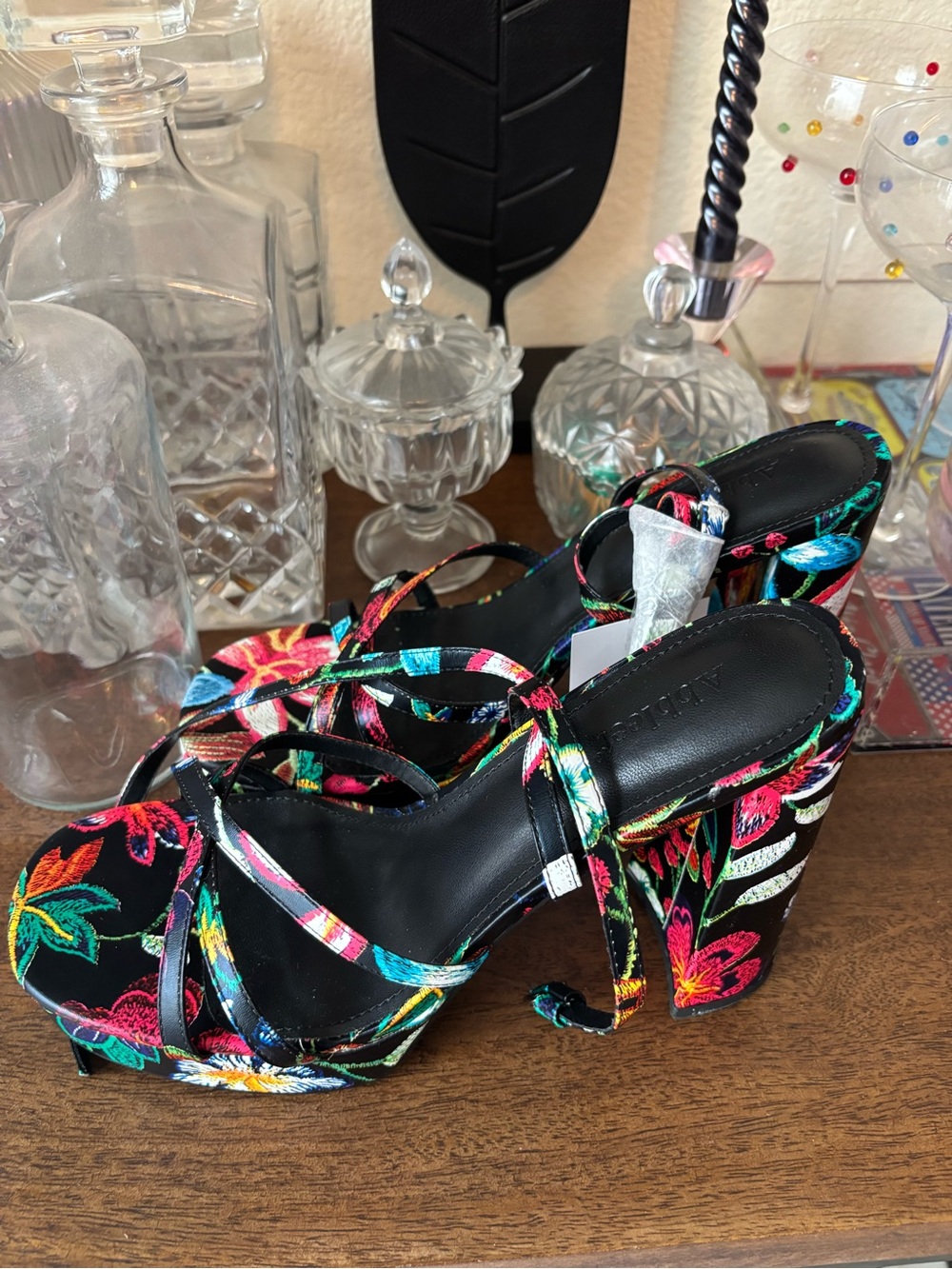 Brand New! Floral Embroidered Print Platform Heels - Black Multicolor (Size: 10)